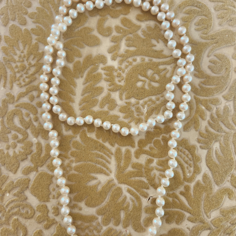 Elegant Pearl Necklace